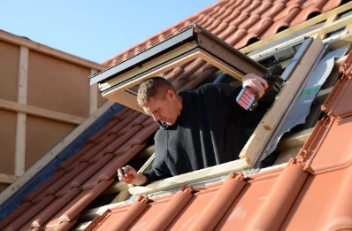 Pose de fenêtres de toit Velux à Hôpital-Camfrout